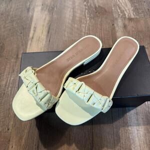 NIB Who What Wear Yellow Flat Twist Sandals Womens 6